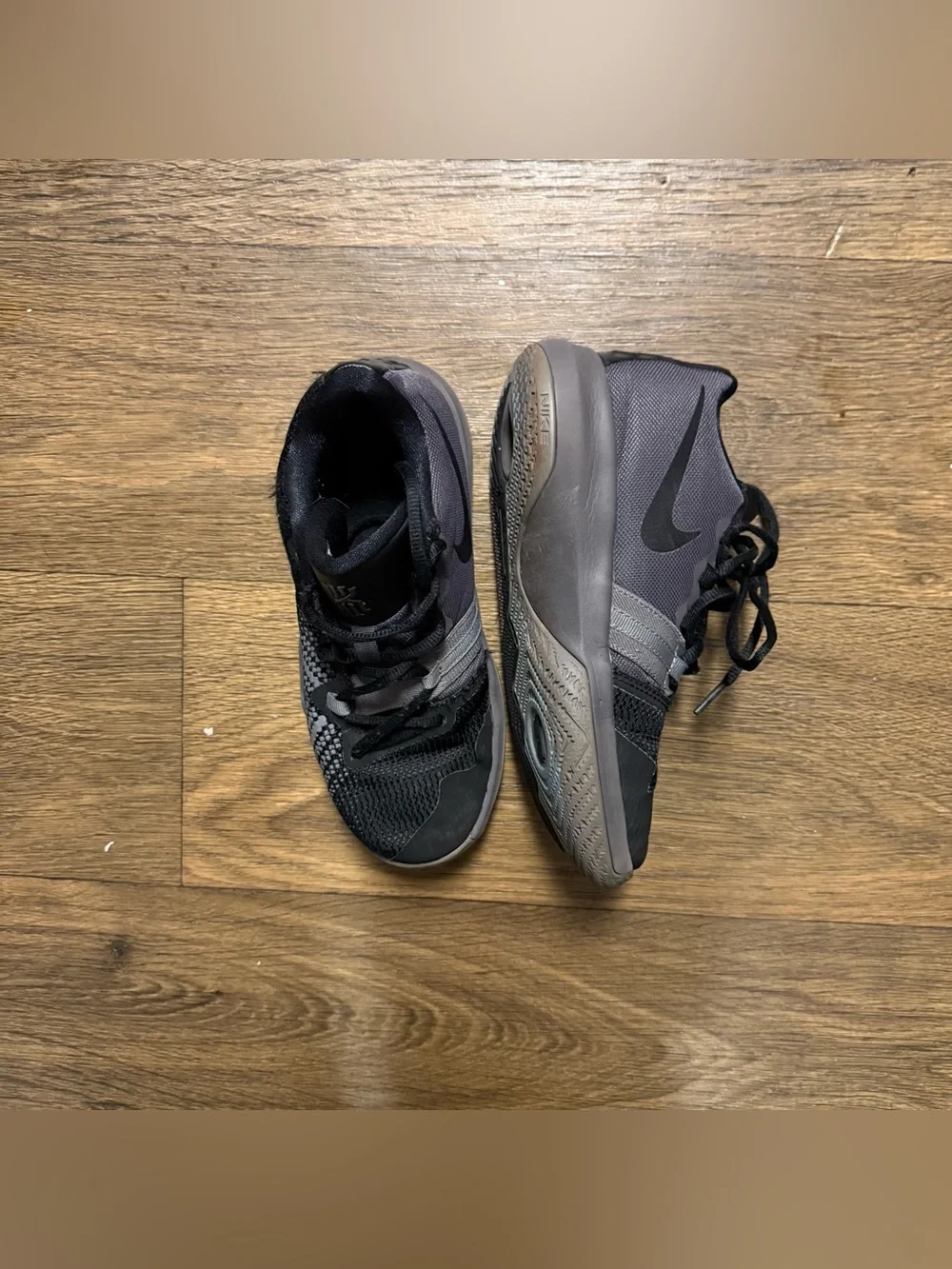 Nike Kyrie Mid Basketball Shoes - Black and Gray Size 4Y